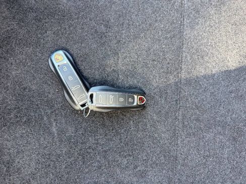 Used 2021 Porsche Taycan 4S image 20