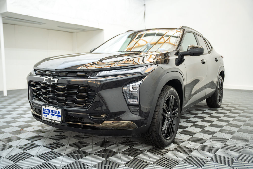 Used 2024 Chevrolet Trax ACTIV w/ Driver Confidence Package FWD image 3