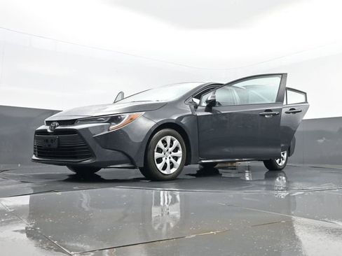 Used 2024 Toyota Corolla LE FWD image 31