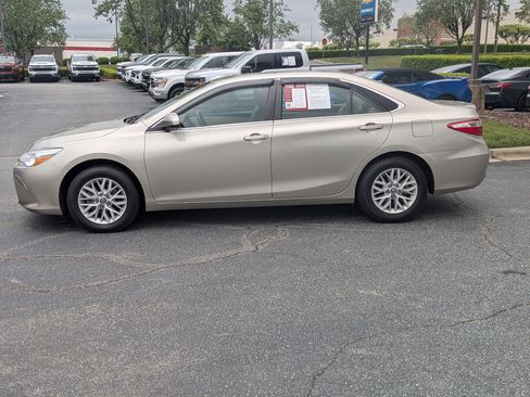 Used 2017 Toyota Camry LE FWD image 6