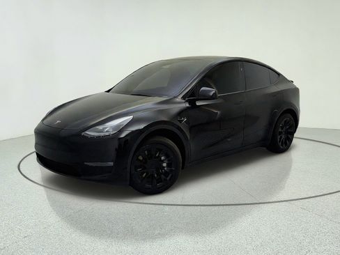 Used 2023 Tesla Model Y Long Range AWD/4WD image 1