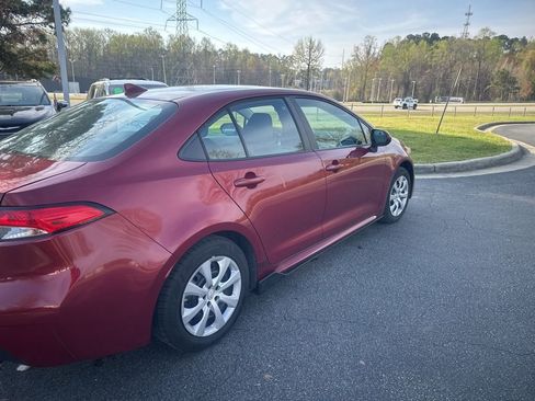 Used 2022 Toyota Corolla LE image 9