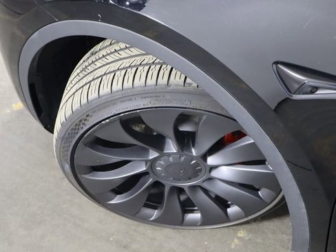 Used 2023 Tesla Model Y Performance image 43