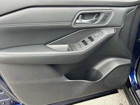 New 2026 Nissan Rogue Platinum w/ Platinum Premium Package AWD/4WD image 16