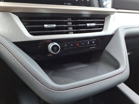 Used 2026 Ford Explorer Active AWD/4WD image 21