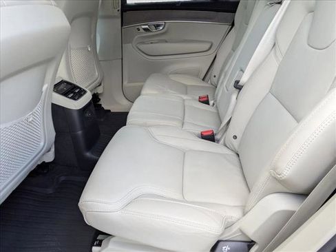 Used 2025 Volvo XC90 T8 Ultra w/ Protection Package Premier AWD/4WD image 18
