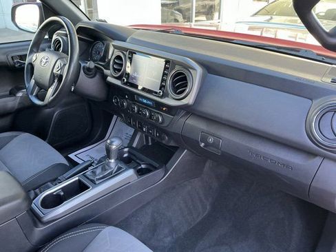 Used 2022 Toyota Tacoma TRD Off-Road w/ Technology Package image 20