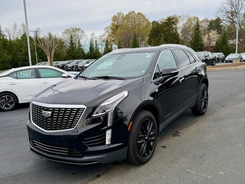 Used 2022 Cadillac XT5 Luxury w/ LPO, ONYX Package FWD image 2