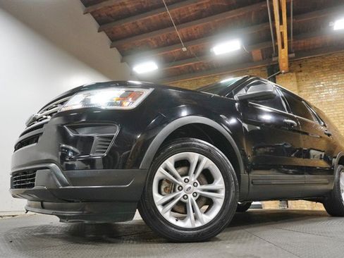 Used 2018 Ford Explorer FWD image 3