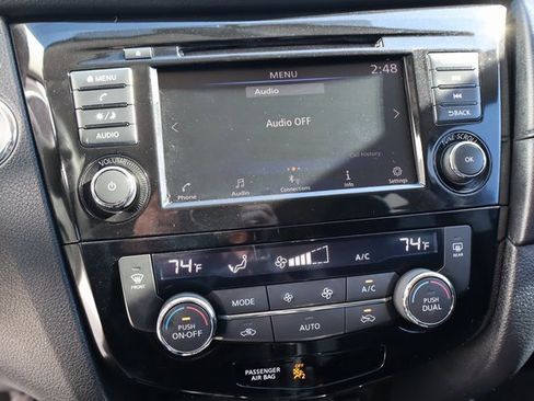 Used 2018 Nissan Rogue SV image 34