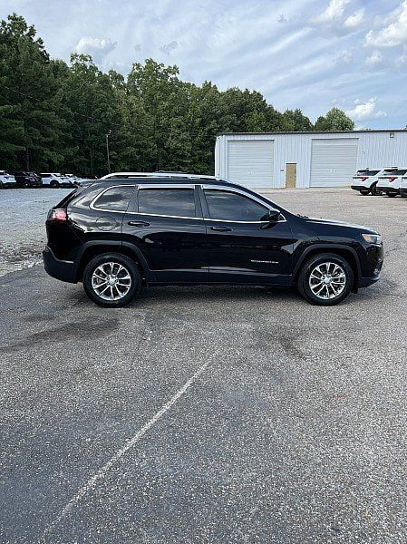 Used 2019 Jeep Cherokee Latitude Plus w/ Comfort/Convenience Group FWD image 8