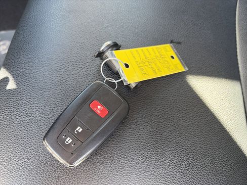 Used 2024 Toyota 4Runner TRD Off-Road Premium AWD/4WD image 33