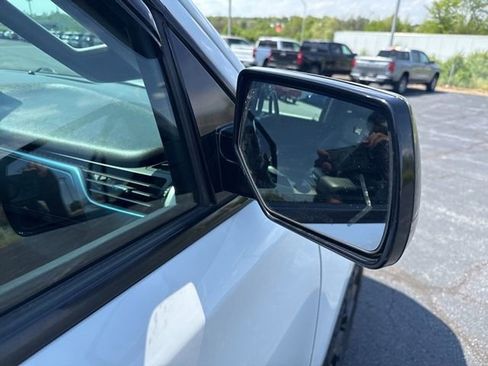 Used 2018 Chevrolet Suburban LT AWD/4WD image 36