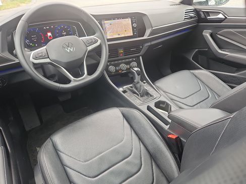 Certified 2022 Volkswagen Jetta SEL image 4