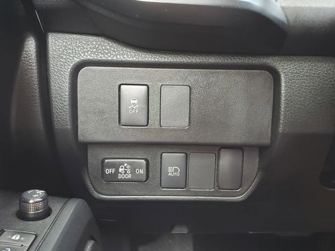 Used 2021 Toyota Tacoma SR AWD/4WD image 19
