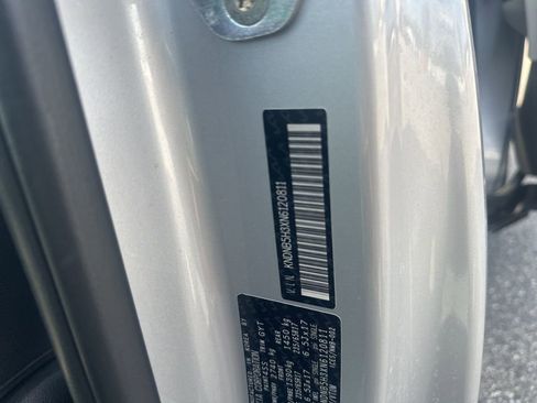 Used 2022 Kia Carnival LX image 16