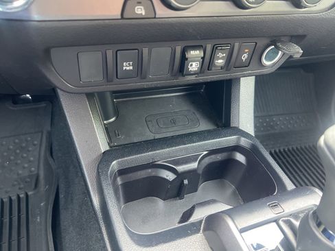 Used 2019 Toyota Tacoma TRD Sport image 29