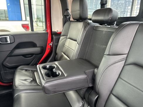 Used 2020 Jeep Gladiator Overland AWD/4WD image 29