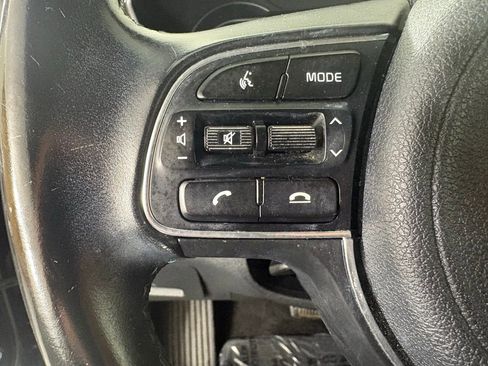 Used 2022 Kia Niro EX Premium image 23