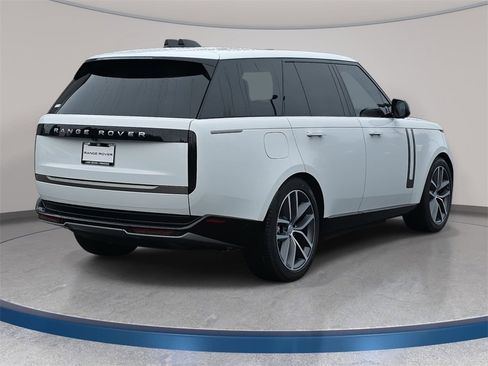 New 2025 Land Rover Range Rover SE image 5