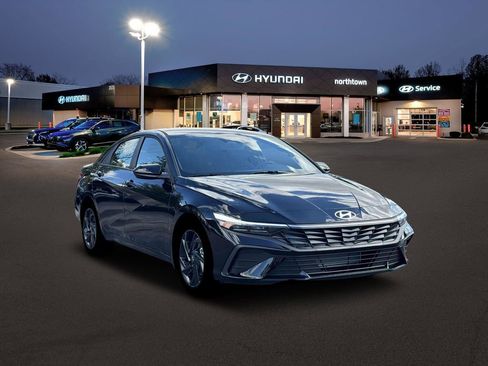 New 2026 Hyundai Elantra Sport image 11