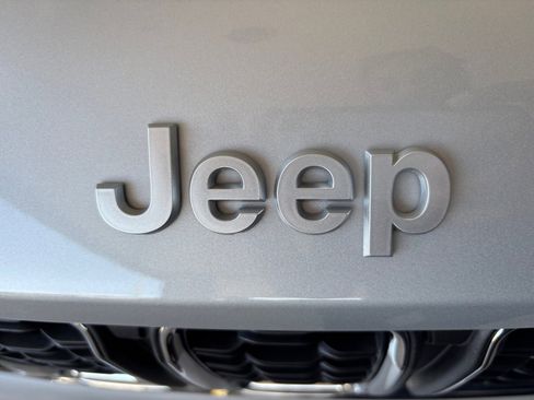 New 2025 Jeep Grand Cherokee L Laredo w/ Trailer Tow Package image 23