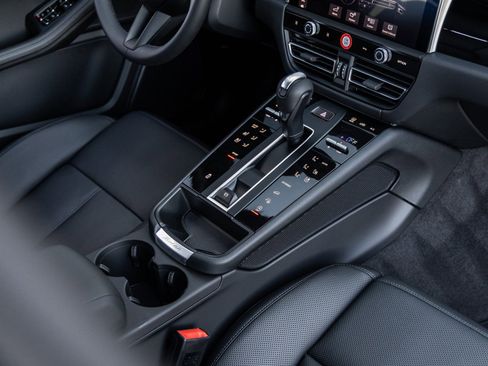 New 2026 Porsche Macan image 32