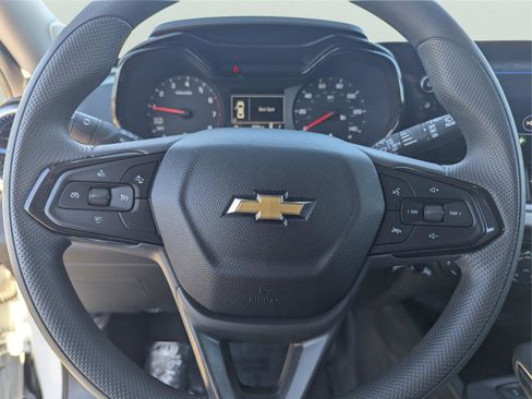 Used 2025 Chevrolet Trax LS w/ LS Convenience Package image 26