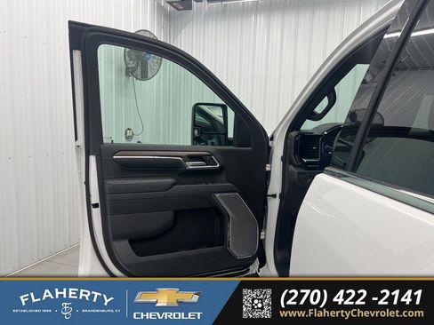 Used 2024 Chevrolet Silverado 3500 High Country w/ Technology Package image 8