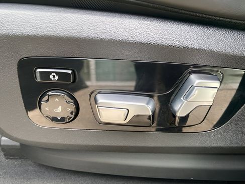 Used 2019 BMW X7 xDrive50i w/ Executive Package image 9