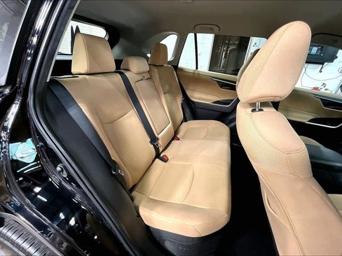 Certified 2024 Toyota RAV4 LE AWD/4WD image 19