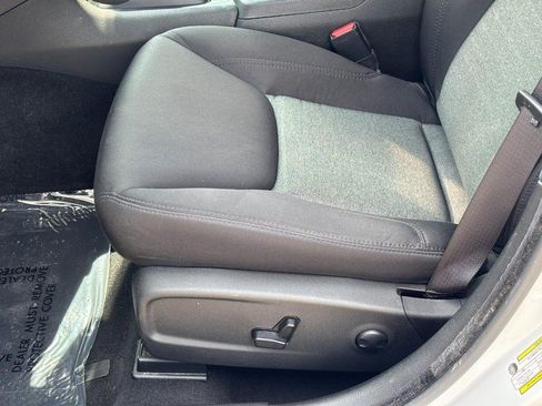 Used 2023 Chrysler 300 Touring RWD image 18