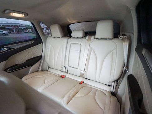 Used 2019 Lincoln MKC Premiere image 27