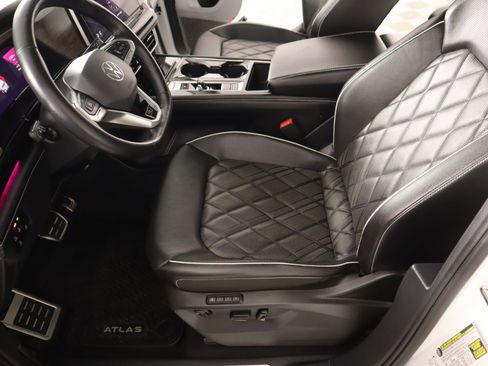 Used 2024 Volkswagen Atlas SEL Premium R-Line image 11