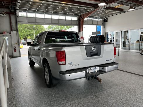 Used 2012 Nissan Titan SV w/ SV Value Truck Pkg RWD image 5
