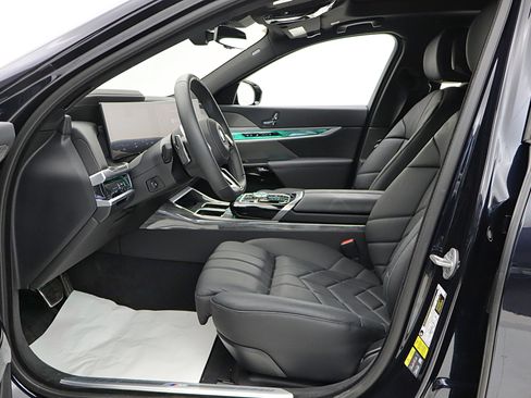 Used 2023 BMW i7 xDrive60 image 37