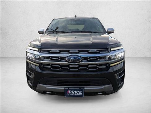 Used 2023 Ford Expedition Platinum AWD/4WD image 2