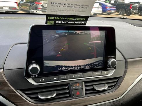 Used 2025 Nissan Altima 2.5 SV image 14