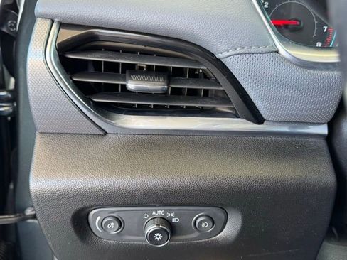 Used 2019 Chevrolet Traverse Premier w/ Driver Confidence II Package image 38