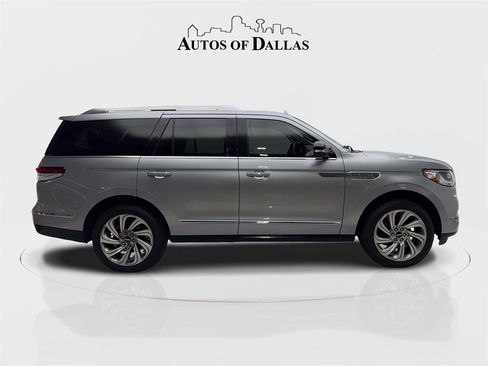 Used 2023 Lincoln Navigator Reserve image 10