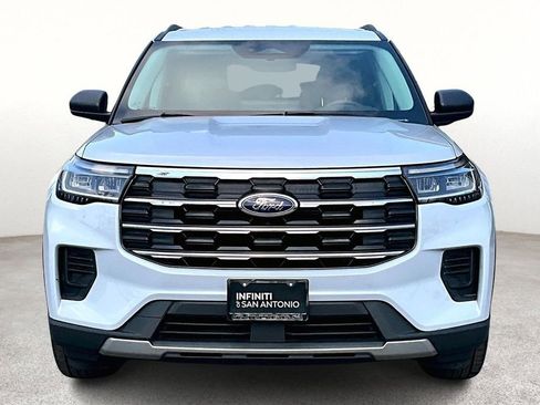Used 2025 Ford Explorer Active AWD/4WD image 6