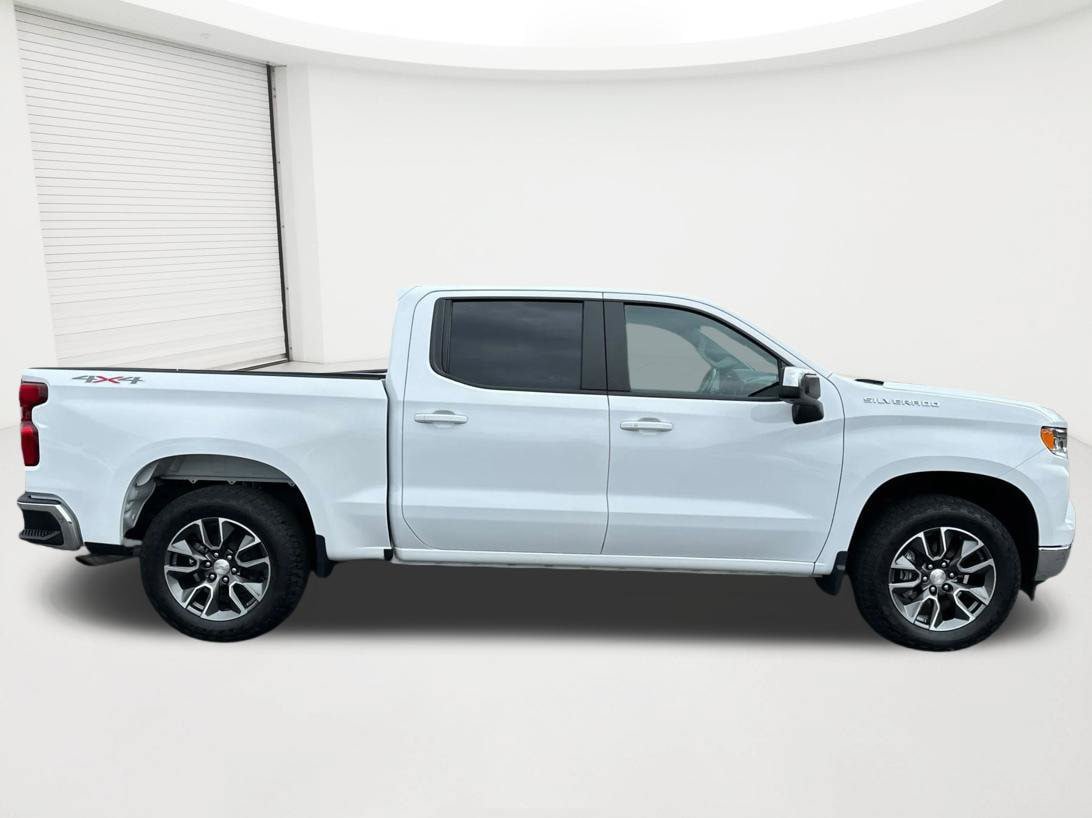 Used 2022 Chevrolet Silverado 1500 LT AWD/4WD image 4