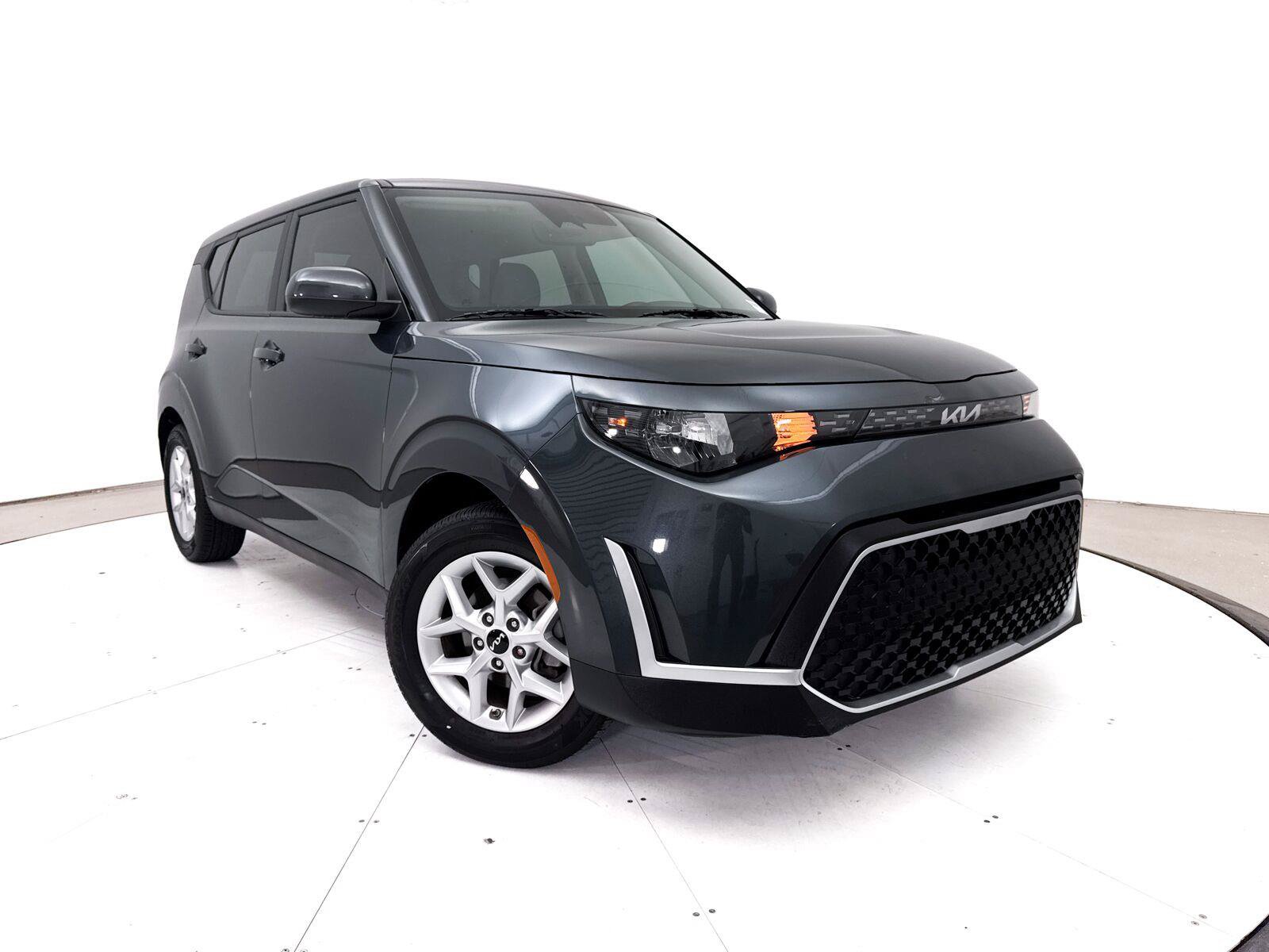 Used 2025 Kia Soul LX w/ LX Technology Package FWD image 1