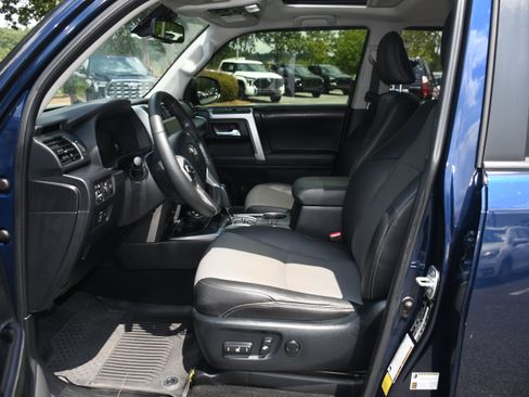 Used 2023 Toyota 4Runner SR5 Premium w/ Moonroof Package AWD/4WD image 8