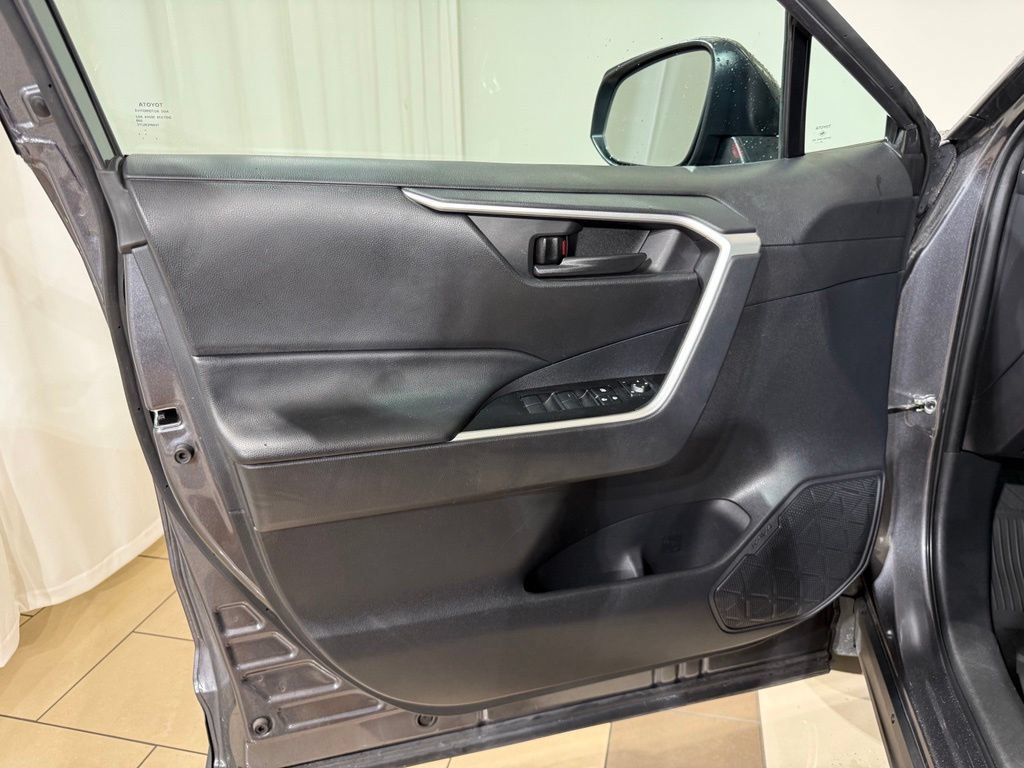 Certified 2025 Toyota RAV4 LE AWD/4WD image 16