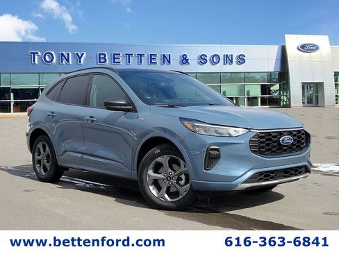 Used 2024 Ford Escape ST-Line w/ Tech Pack #1 AWD/4WD image 1