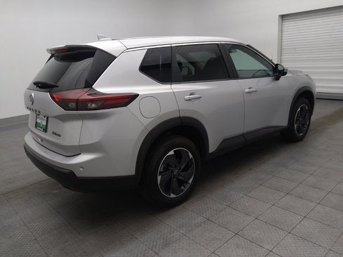 Used 2024 Nissan Rogue SV image 10