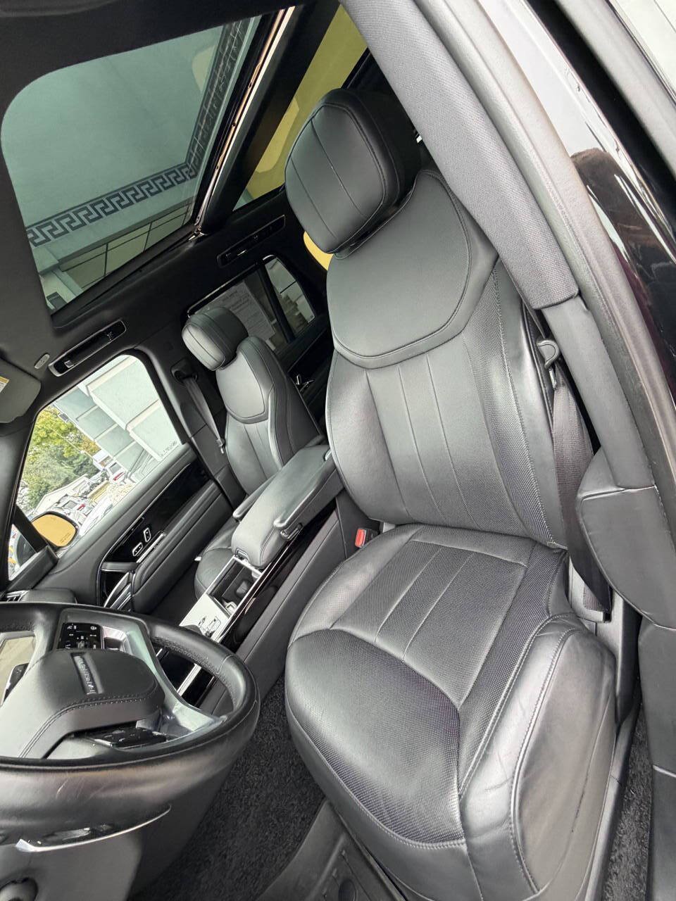 Used 2025 Land Rover Range Rover SE AWD/4WD image 24