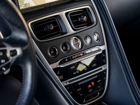 Used 2021 Aston Martin DB11 Volante image 17