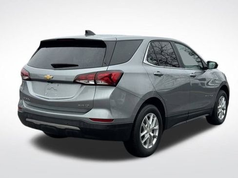 Used 2023 Chevrolet Equinox LT w/ Driver Convenience Package image 5